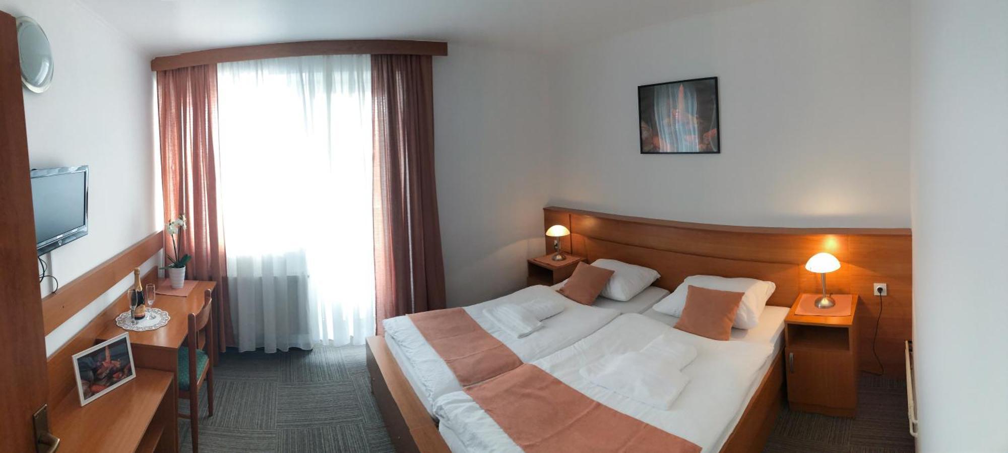Restavracija In Prenocisca Carda 호텔 Martjanci 외부 사진