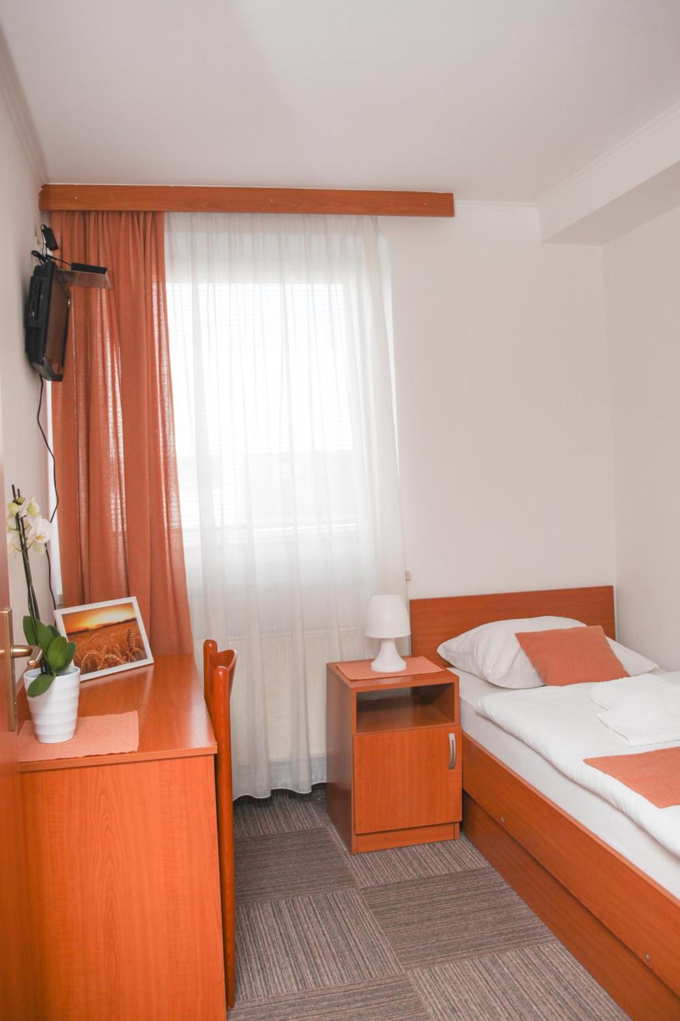 Restavracija In Prenocisca Carda 호텔 Martjanci 외부 사진